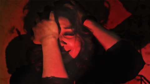 হয় নারী কঠিন হবে কিংবা গ্যাসলাইটিং-এর স্বীকার হবে
