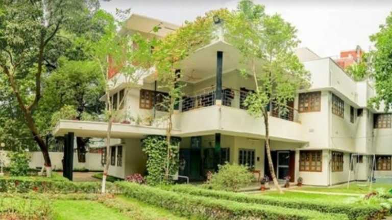 ৩২ নং বাড়ি