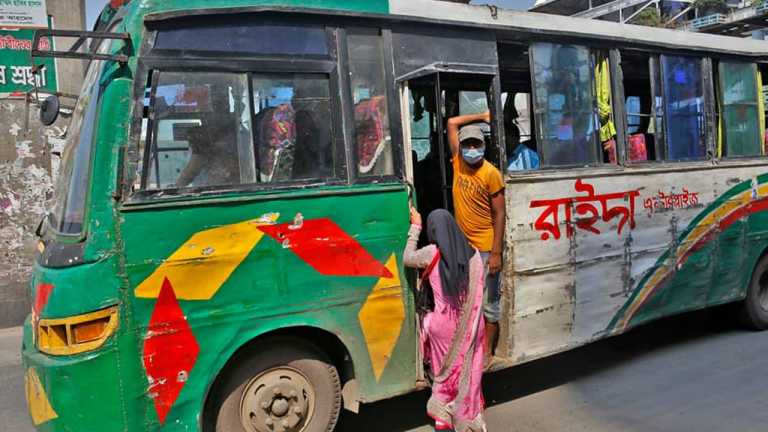 বাসে সিসি ক্যামেরা, কী ভাবছেন শিক্ষার্থীরা