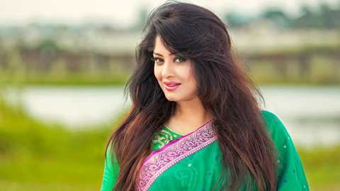 আজ মৌসুমীর জন্মদিন