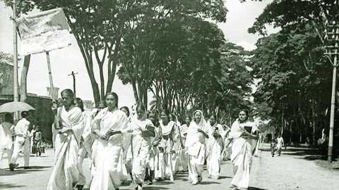 প্রভাত-ফেরির রণতূর্য