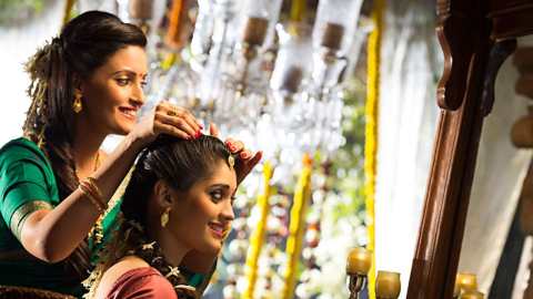 বিয়ের আগে কনের চুলের যত্ন নিন ঘরোয়া উপাদানেই