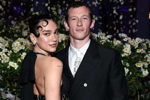 dua-lipa-callum-turner-1-061225-76456489ccaa4140a032a625083d1833