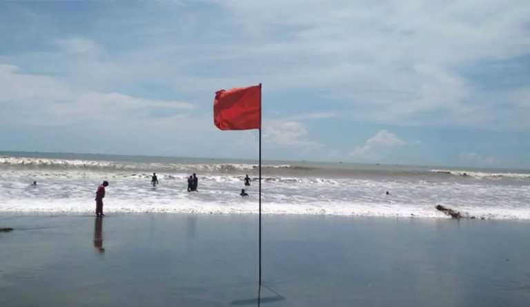 নদীবন্দরে সতর্কতা সংকেত, দেশের ১৫ অঞ্চলে ঝড়ের আশঙ্কা