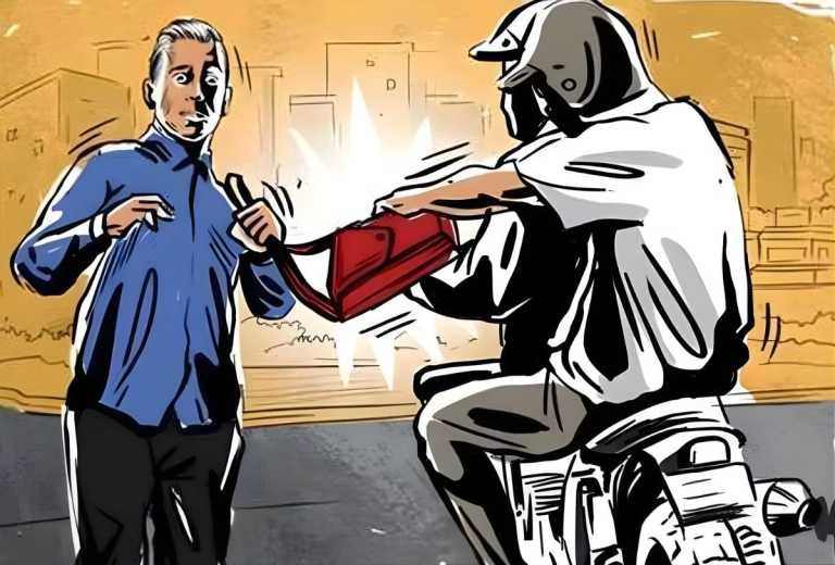 ছিনতাইকারীর উৎপাত বেড়েছে