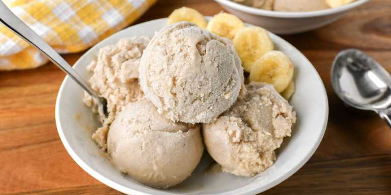 256919-frozen-banana-ice-cream-VAT-002-2×1-521fe974ae89410ca8a9694bcf1bb186