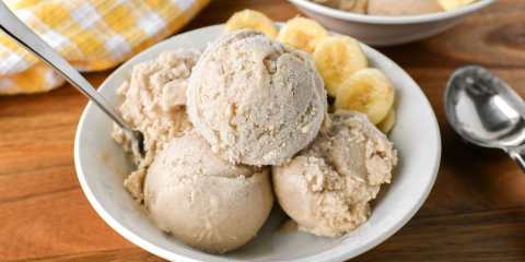 256919-frozen-banana-ice-cream-VAT-002-2×1-521fe974ae89410ca8a9694bcf1bb186