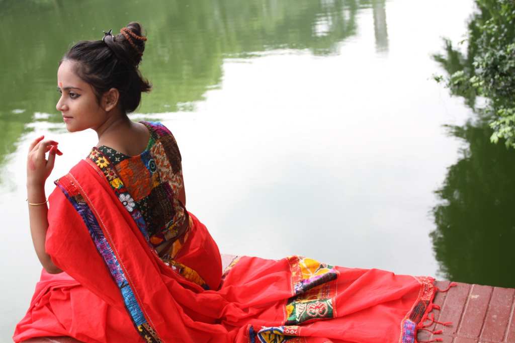 ঐতিহ্য আর স্বাচ্ছন্দ্যের মেলবন্ধন: গরমে সুতির শাড়ির জাদু