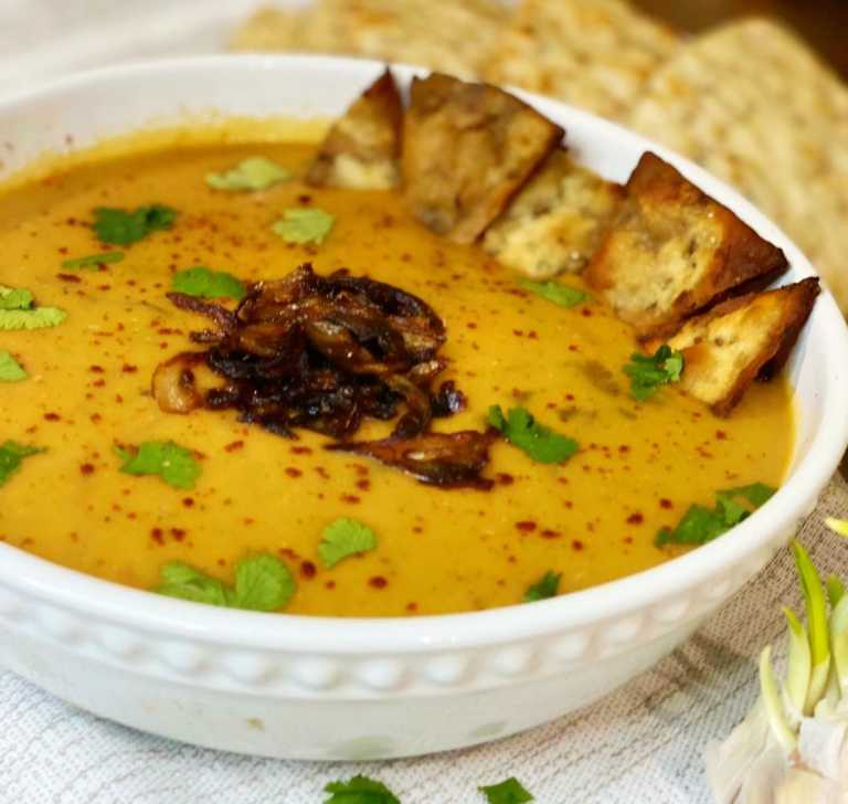 বৃষ্টির দিনে ধোঁয়া ওঠা ভিন্ন স্বাদের মিসরীয় লাল ডালের স্যুপ