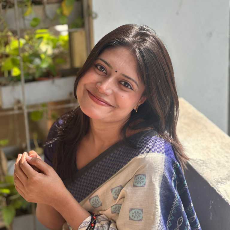 বিশ্বকাপের থিম সং ‘ডাই ডাই’ গান গেয়ে ভাইরাল তরুণী