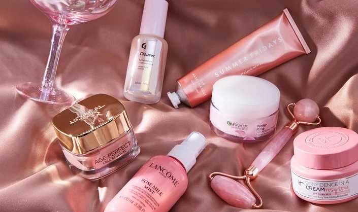 Valentines-Day-Skincare-Gifts-For-Women-Hero-SCD-020520