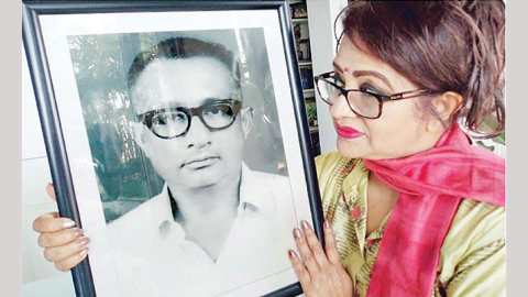 মৃত্যুর পরও আব্বার পাশেই থাকতে চাই: ববিতা