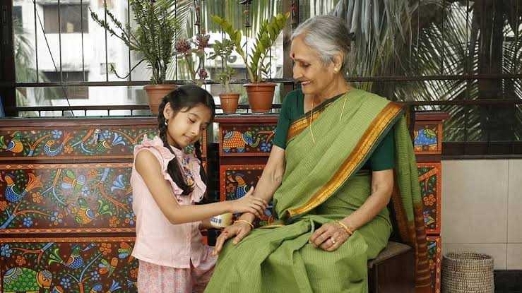 নানাবাড়ির মায়া, দাদাবাড়ির দায়িত্ব: আদরের ভিন্নতার আড়ালে বাস্তবতা কী?