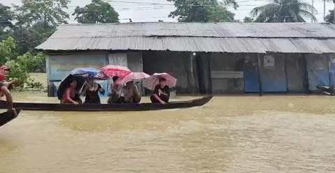 সড়ক ডুবে সাজেকে আটকা ছয় শতাধিক পর্যটক