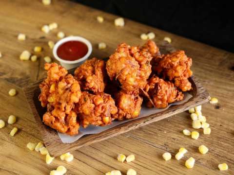 চায়ের সঙ্গে মুখরোচক ভুট্টার পাকোড়া