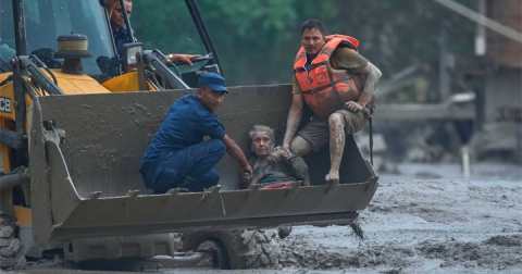 পাহাড় বেয়ে যেন ‘সুনামি’ ধেয়ে আসছিল: নেপালের বিপর্যয় থেকে বেঁচে ফেরা মার্কিন দম্পতি