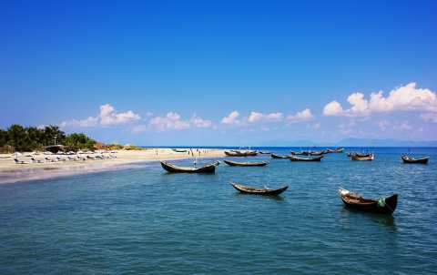 Saint_Martins_Island_with_boats_in_foreground