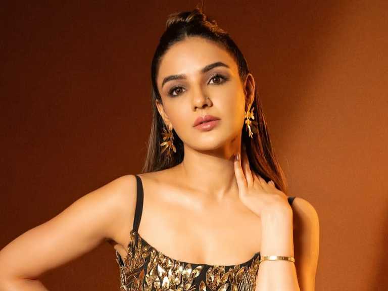 eisamay_2026-08-17_r9topaco_Jasmine-Bhasin