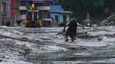flash-flood-in-nepal