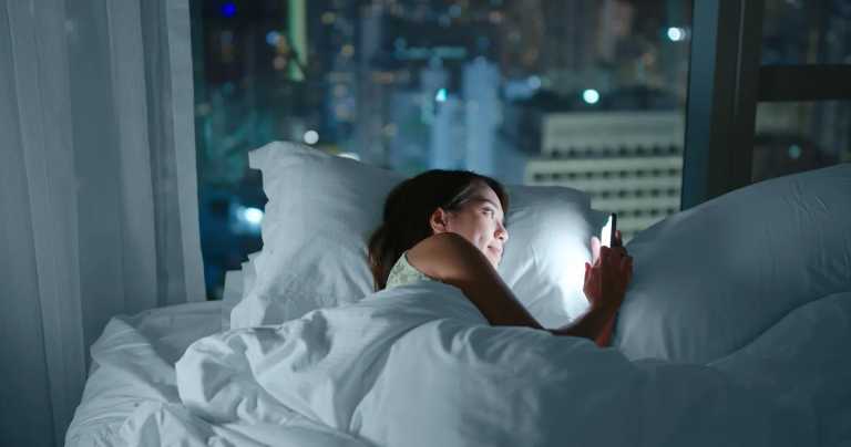 screen-use-at-night-and-insomia-risk-1440×810