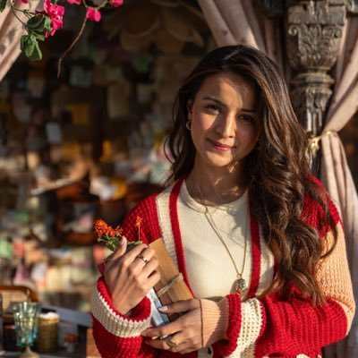 বস্তিতে বেড়ে ওঠা মেয়েটি আজ দুই বাড়ির মালিক, ‘মুসাফির ক্যাফে’ অভিনেত্রীর সংগ্রামের গল্প