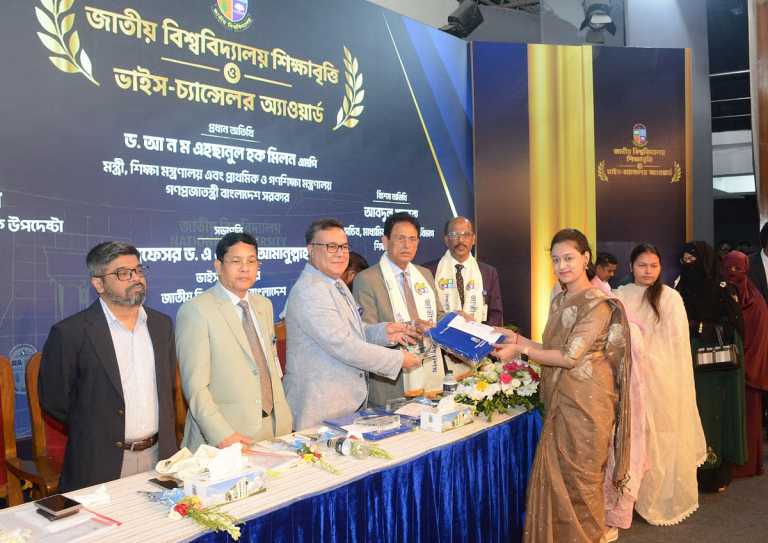 জাতীয় বিশ্ববিদ্যালয়ের ভাইস-চ্যান্সেলর অ্যাওয়ার্ড পেলেন ৫৭ শিক্ষার্থী