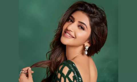 শ্রীলীলার এক পোস্টেই ১ কোটি ১১ লাখ লাইক