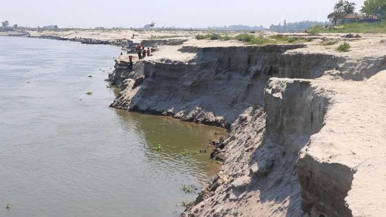 jamuna_erosion_neolapara1_11apr2