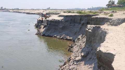 jamuna_erosion_neolapara1_11apr2