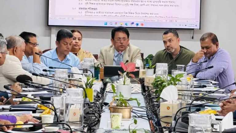 শিক্ষক দিবসে ১০০ শিক্ষককে সম্মাননা দেবে সরকার, প্রত্যেকে পাবেন এক লাখ টাকা