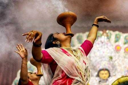 12durga-puja-dhunuchi-dance1