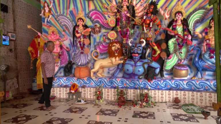 প্রতিমা বিসর্জনের আগমুহূর্তে ‘অলৌকিক ঘটনা’, ফের চার দিন পূজা