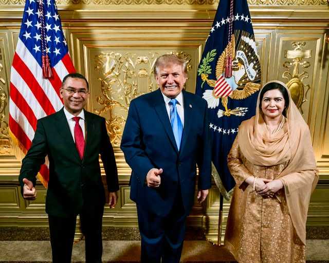 ট্রাম্পের সঙ্গে ছবি প্রকাশ করলেন প্রধানমন্ত্রী তারেক রহমান