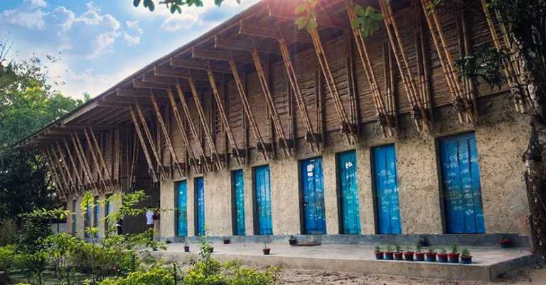 মাটি-বাঁশে গড়া দৃষ্টিনন্দন দীপশিখা মেটি স্কুল