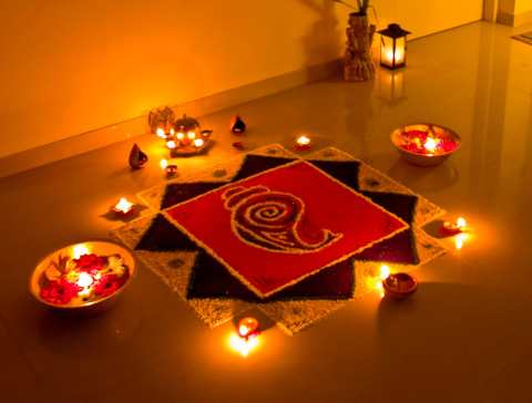 টাইলসের ওপর পূজার আলপনা করার উপায়