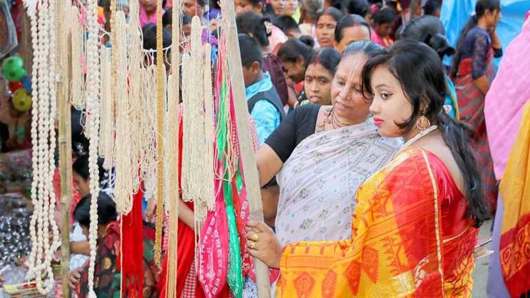 যে মেলায় পুরুষের প্রবেশ নিষেধ, নারীরাই ক্রেতা