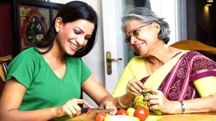 আজ শাশুড়ি দিবস, শাশুড়ির প্রতি কৃতজ্ঞতা প্রকাশের দিন