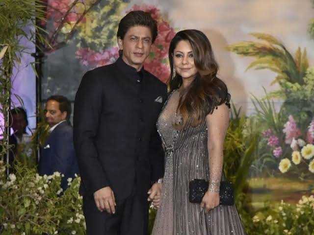 শাহরুখের অতিরিক্ত নিয়ন্ত্রণমূলক আচরণে সম্পর্ক ভাঙতে চেয়েছিলেন গৌরী