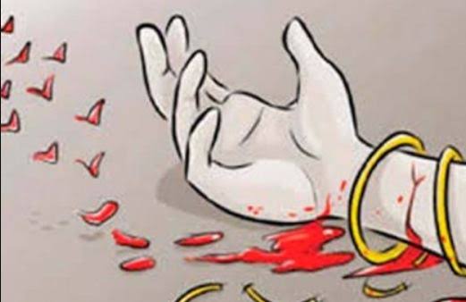 যৌতুক না পেয়ে গৃহবধূর যৌনাঙ্গে পেট্রোল ঢেলে আগুন