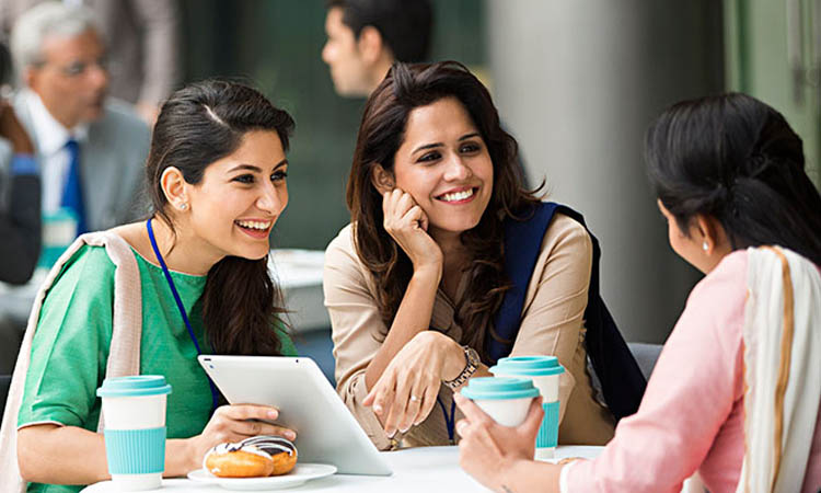 প্রশংসায় সম্ভব সম্পর্কের উন্নয়ন