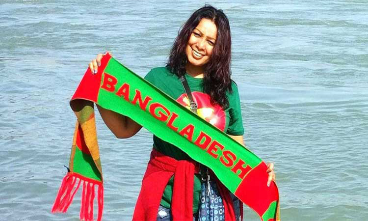 জীবনকে যাপন নয়, উদযাপন করেন এলিজা!