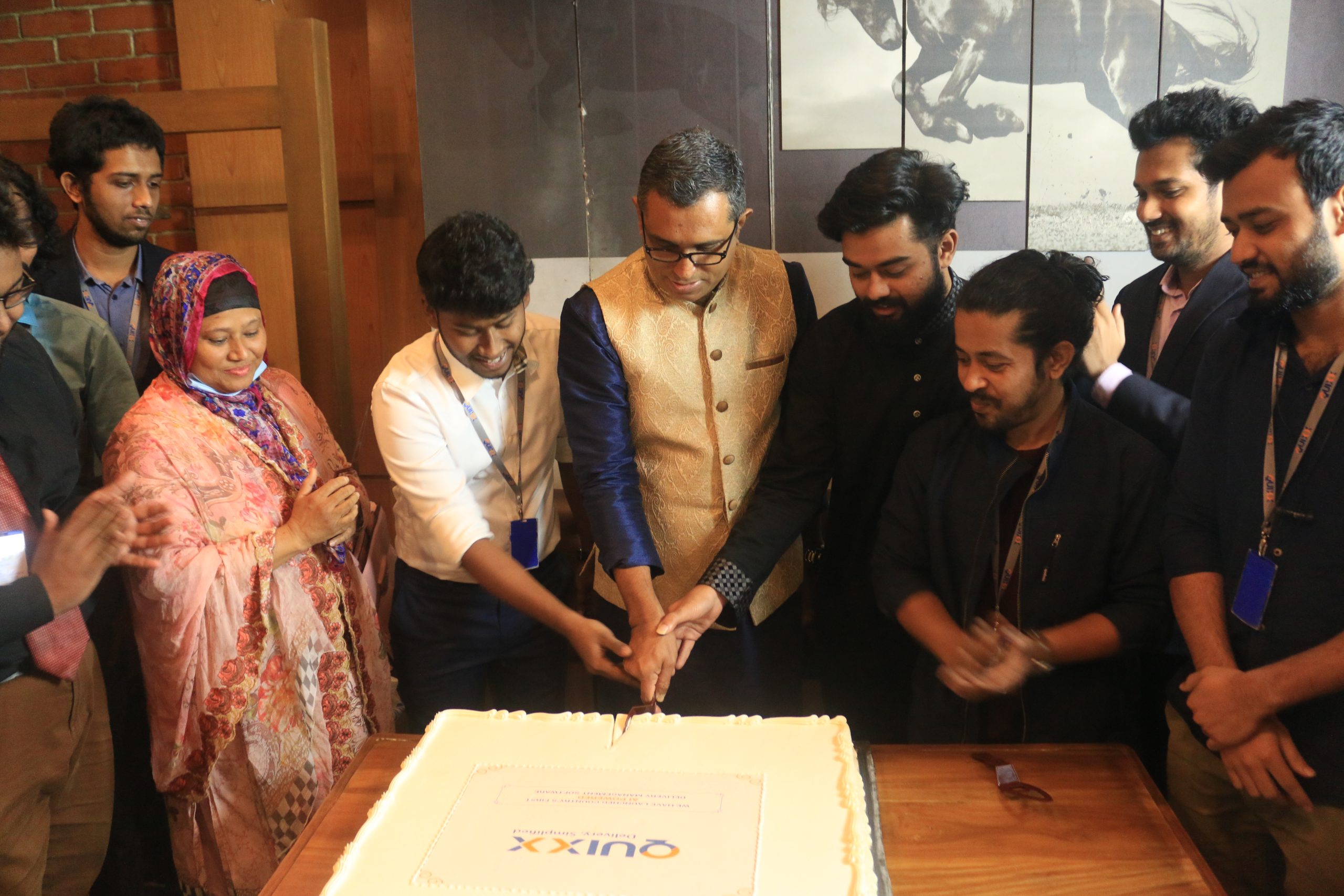 কুইক্সের যাত্রা শুরু