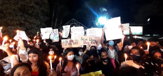 ধর্ষকের শাস্তির দাবিতে মোমবাতি হাতে মিছিল