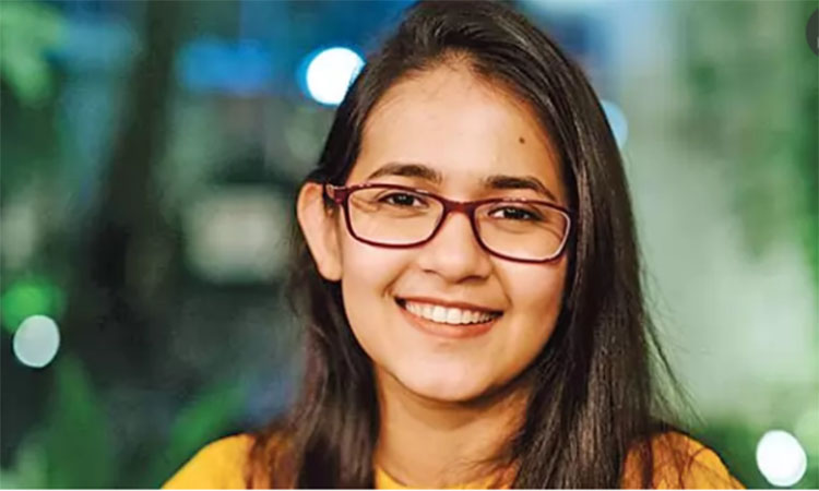 বিদেশে থেকে ইংরেজি শেখাচ্ছেন মুনজেরিন!