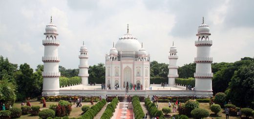 ঘুরে আসুন বাংলার তাজমহল!