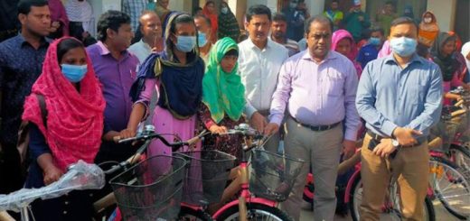 কুমারখালীতে নারী শিক্ষার্থীদের বাইসাইকেল বিতরণ