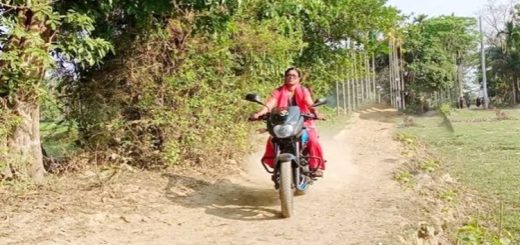 প্রাপ্তির মোটরসাইকেল চালিয়ে গ্রাম ঘুরার স্বপ্ন পূরণ