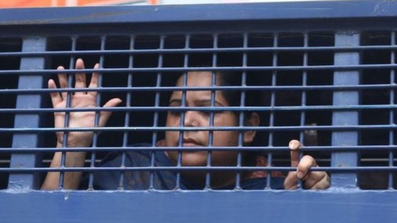 রোজিনার বিরুদ্ধে মামলা ডিবিতে স্থানান্তর