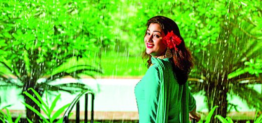 বর্ষায় কেমন পোশাক পরবেন? 