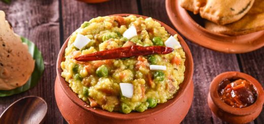 বৃষ্টির দিনে আমরা কেন খিচুড়ি খাই?